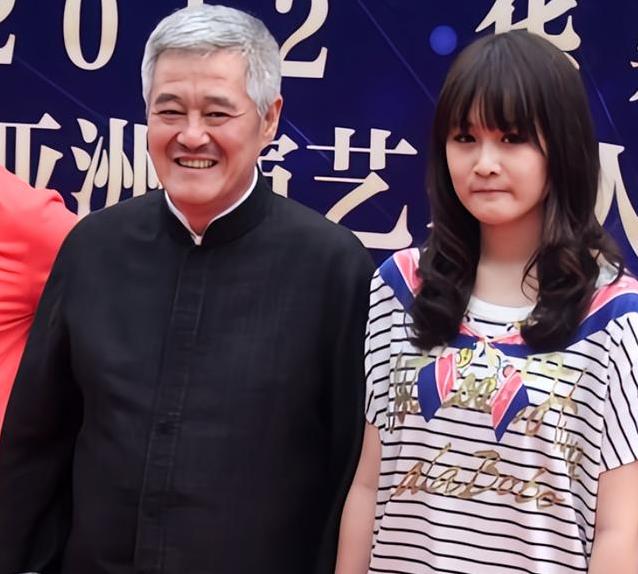 星二代光环下，她被抑郁症折磨到站不稳，赵本山亿万家产救不了？