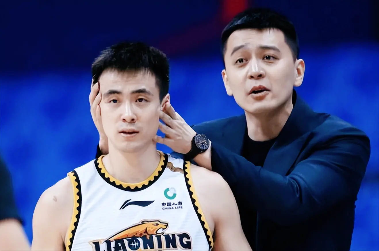 辽宁弃将人气依然压2400万核心赵继伟，一纸聘书让郭艾伦名利双收