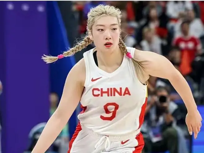 宫鲁鸣亚洲杯弃用李梦，利是哈？弊是啥？
