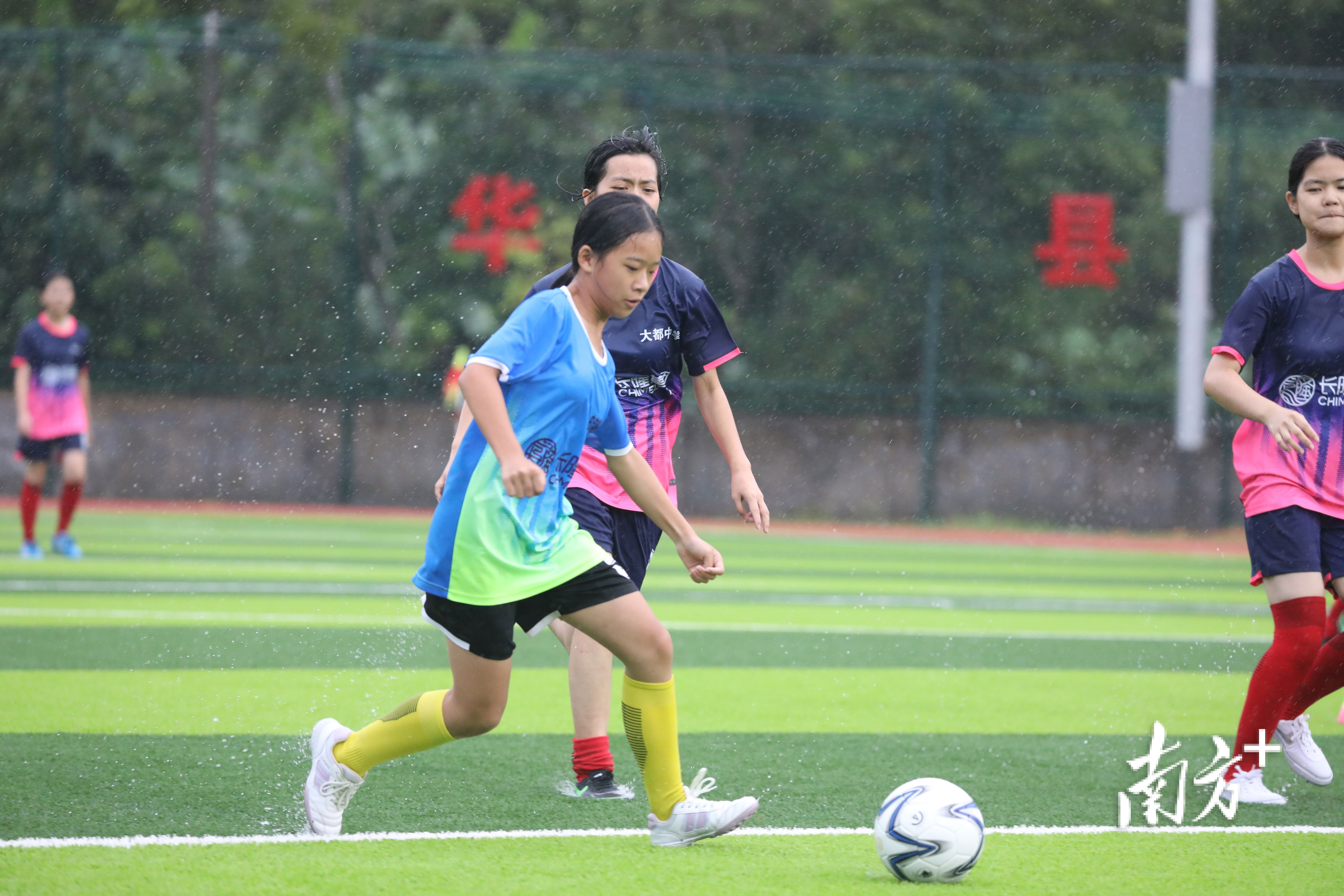 梅州大都长隆足球场启用，满足学校教学需求惠及周边群众
