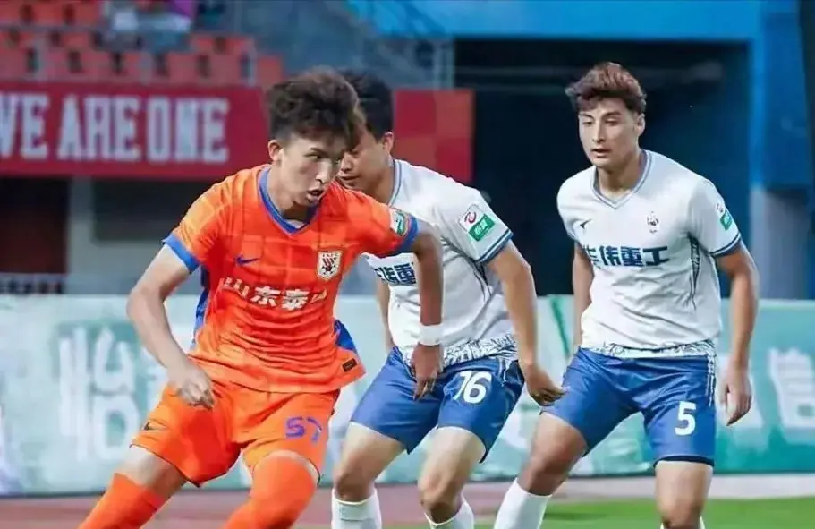 韩鹏刚上任就放大招，18岁锋霸升一线队，成韩鹏接班人，搭档克雷桑