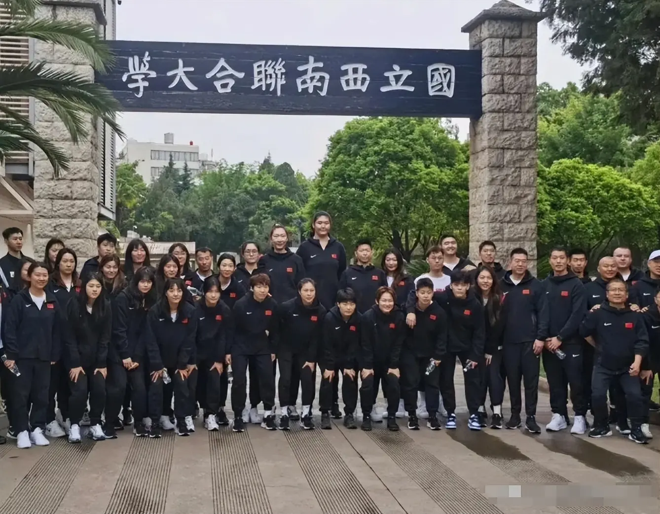 女篮新一届阵容大亮相！宫鲁鸣率队走进韶山，开启红色精神洗礼！