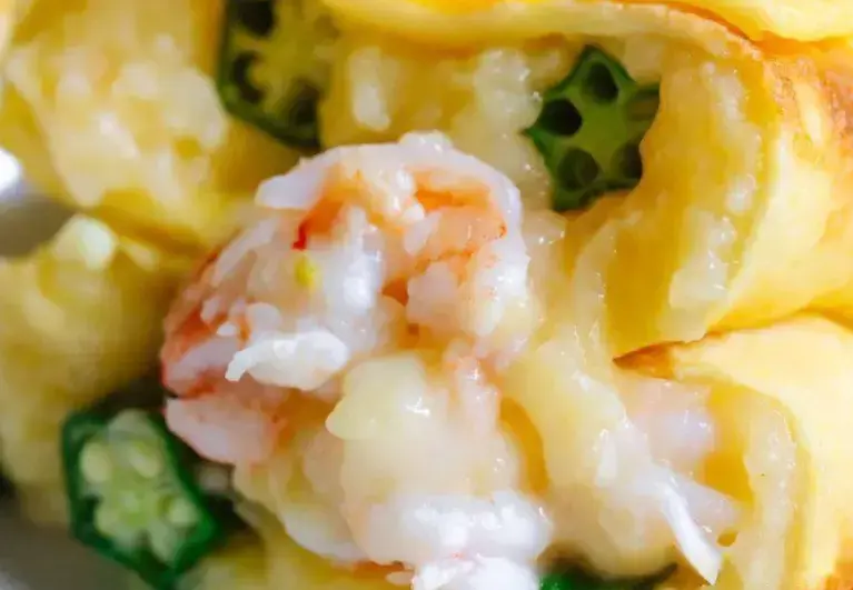 鸡蛋饼简单又好吃的做法，手不沾面，一搅一煎就上桌，太香了