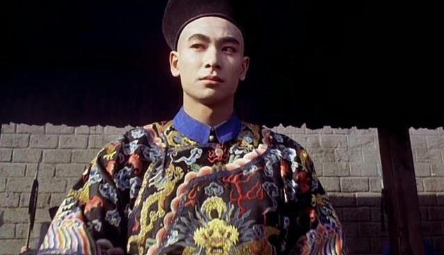 19岁武术冠军一脚踏进香港影坛，却因太耿直被圈子放逐？