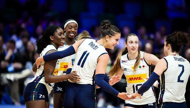 3-0！世联赛战报：世界第1打疯了，10连胜，意大利女排一骑绝尘！