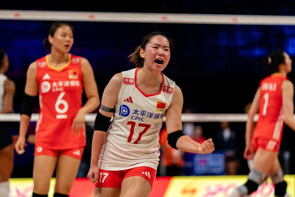 世界女排联赛阿灵顿站｜中国女排首战险胜多米尼加