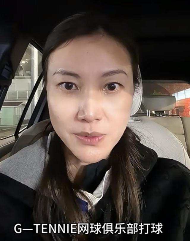 谢杏芳陪儿子打比赛，8岁小羽身高近150，出国半年网球进步好多
