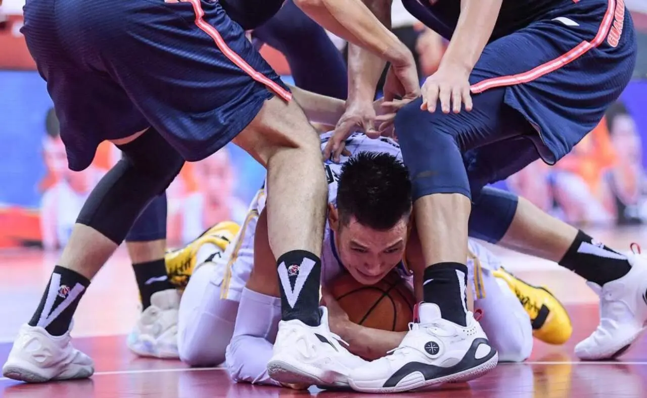 马布里公然点名杜锋！称NBA更文明，不会像CBA教练用脚去拌人