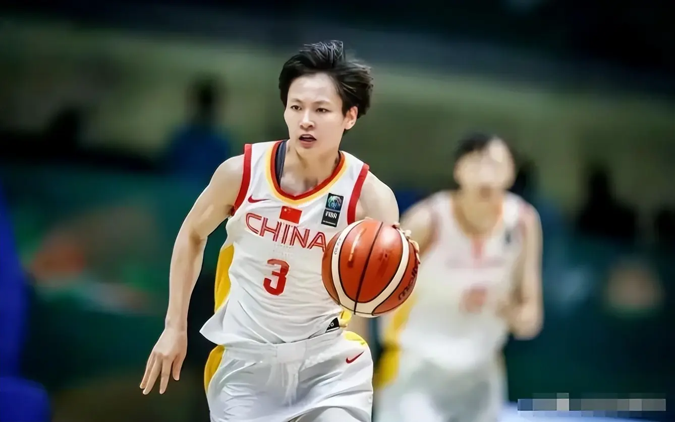 女篮新一届阵容大亮相！宫鲁鸣率队走进韶山，开启红色精神洗礼！