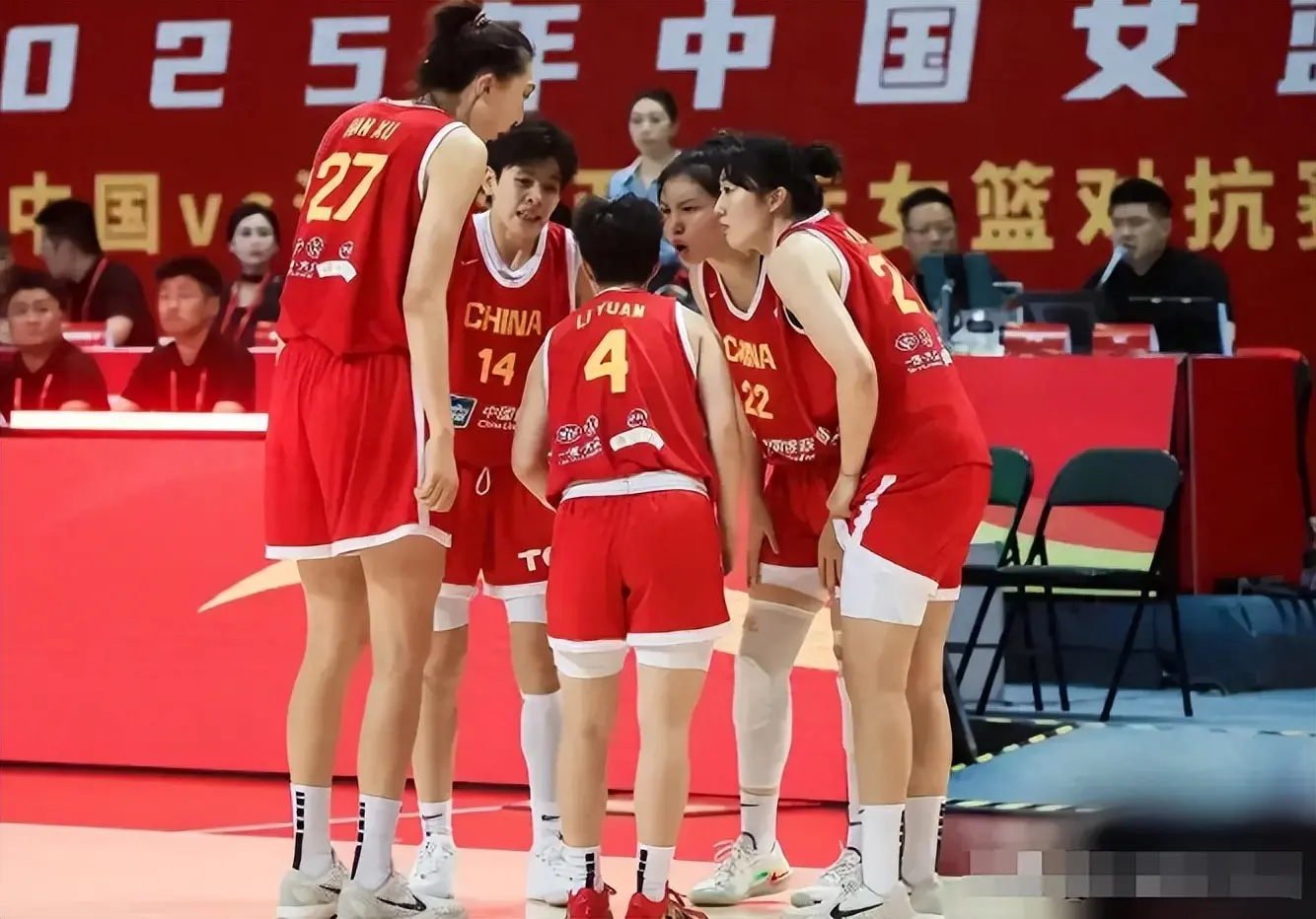 女篮新一届阵容大亮相！宫鲁鸣率队走进韶山，开启红色精神洗礼！
