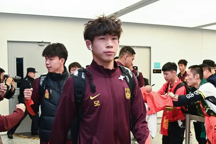 沪媒：申花备战阵容不完整，出战东亚杯的刘诚宇、陈晋一出现伤情_1