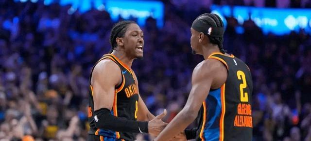 就今天！NBA历史最贵三巨头正式诞生！卫冕冠军彻底杀疯了