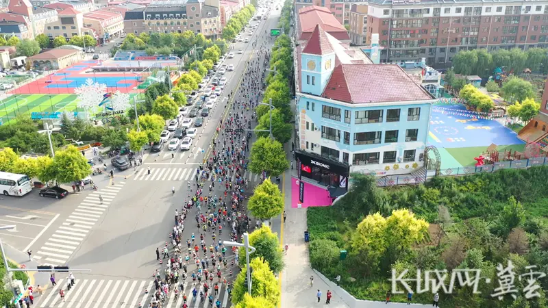 万名中外跑者激情竞速！2025崇礼168超级越野赛开跑