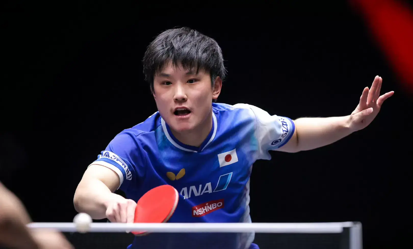 随着王楚钦3-0速胜，WTT男单8强全部诞生，国乒两人各守半区！