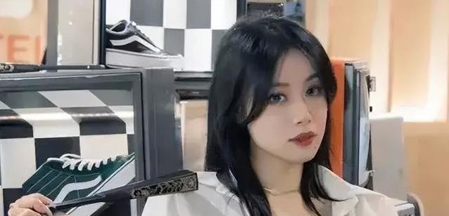 范志毅女儿逆风翻盘：孤单童年磨出韧劲，订婚国足新星赢得掌声