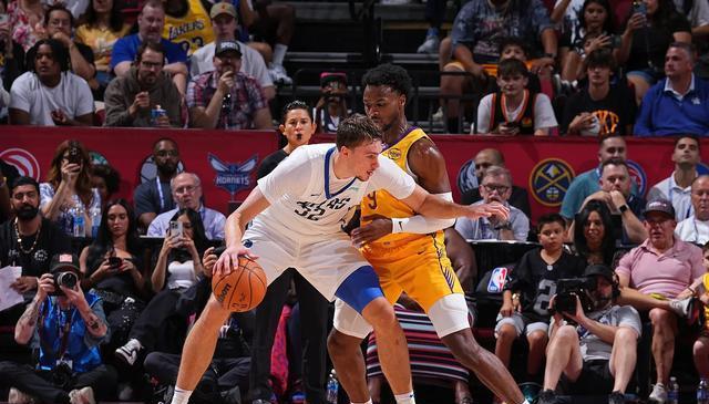 NBA夏季联赛 状元弗拉格首秀21中5 布朗尼8中2平分秋色 湖人输了2分