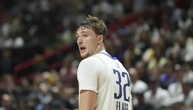 NBA夏季联赛 状元弗拉格首秀21中5 布朗尼8中2平分秋色 湖人输了2分
