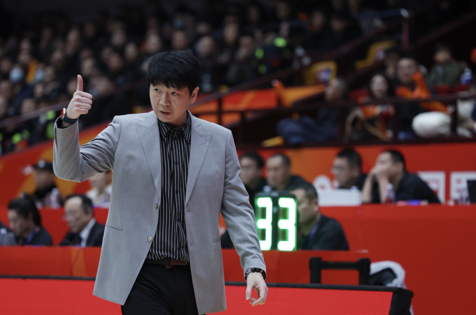 多名CBA主教练现身拉斯维加斯夏季联赛考察外援，邱彪在列_1
