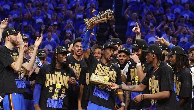 NBA｜雷霆提前顶薪续约杰威 留住三巨头共创未来