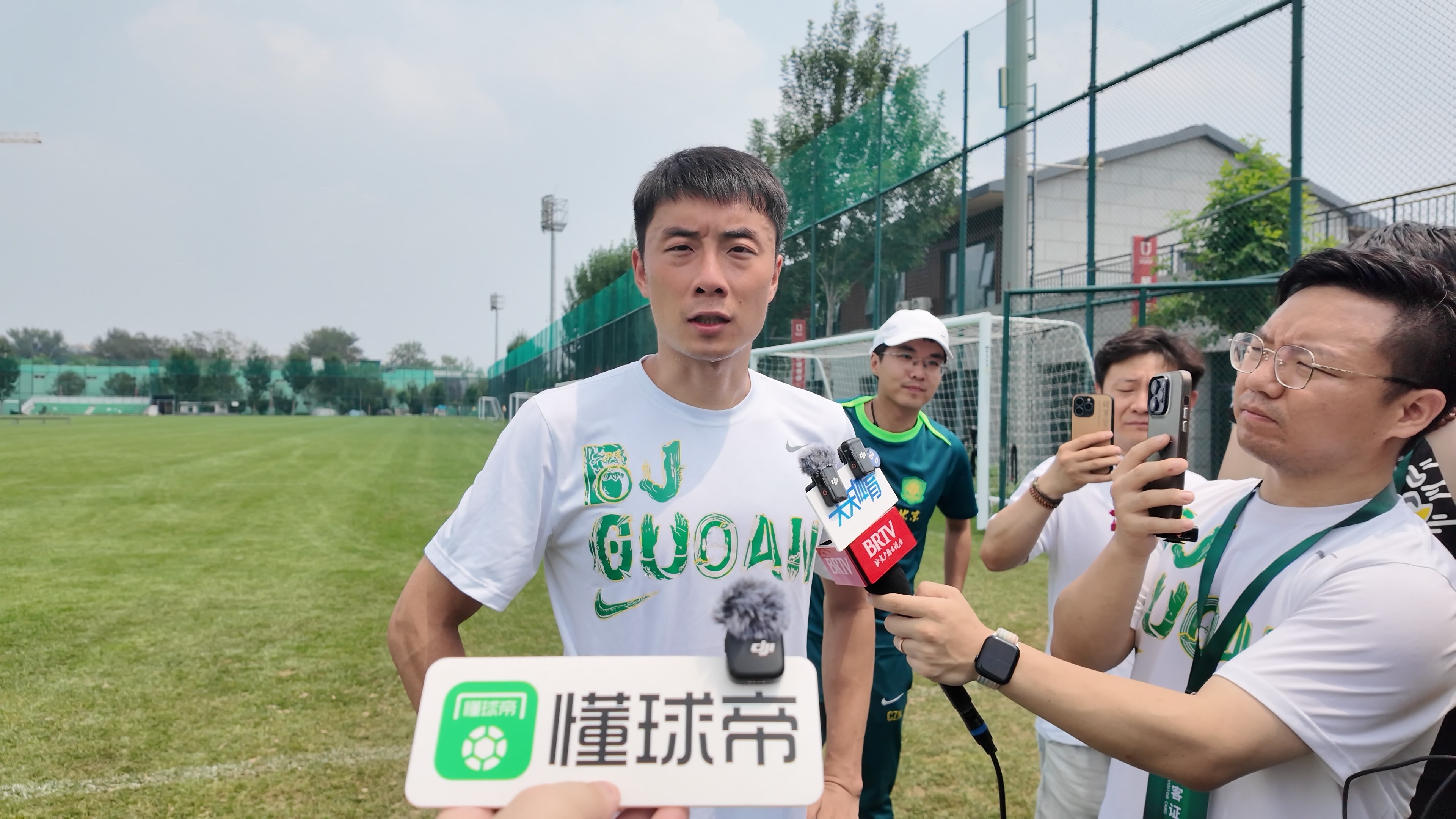 李磊：考虑再三决定留队，球队有伤病作为老将不该离开