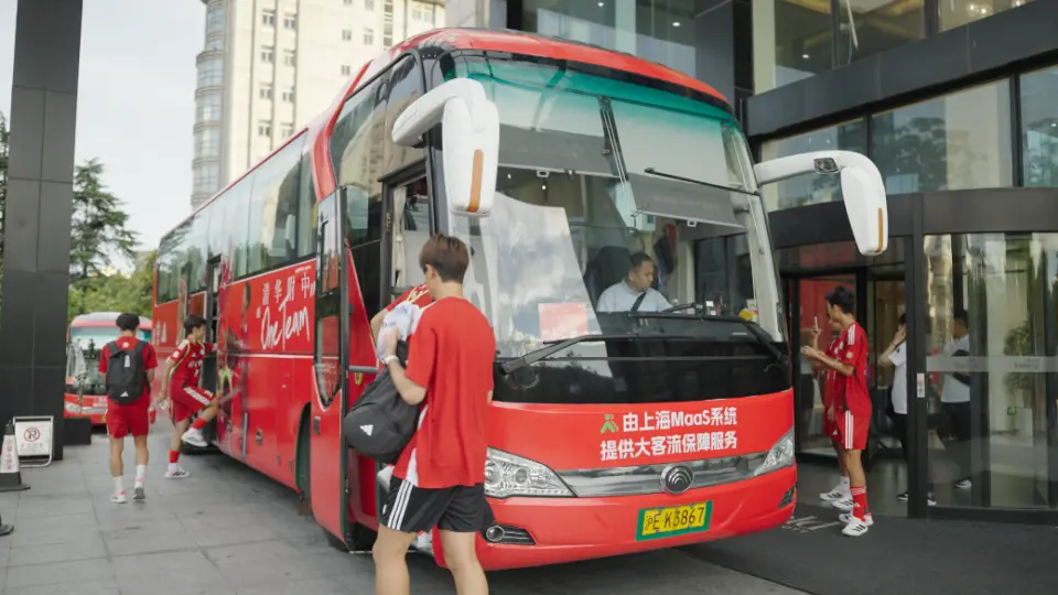 超万人集中离场，这场赛事，随申行用定制公交护航