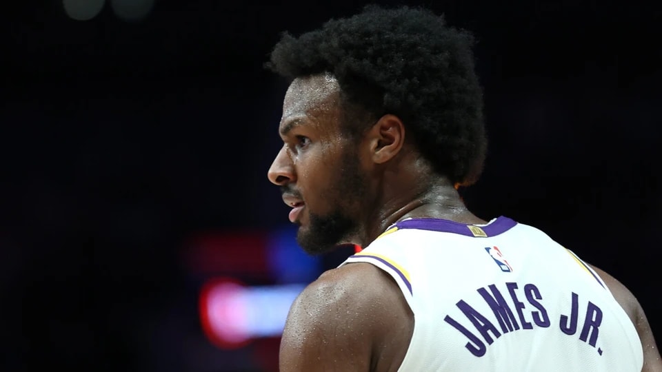 2025年NBA夏季联赛：赛程、值得关注的关键球员，包括库珀·弗拉格对阵布朗尼·詹姆斯