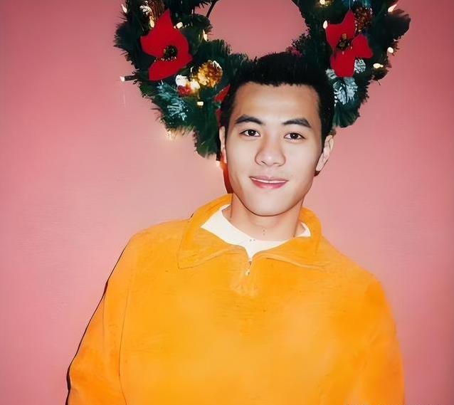 从足球少年到乐坛新星，梁汉文三次逆袭，人生翻盘有多燃？