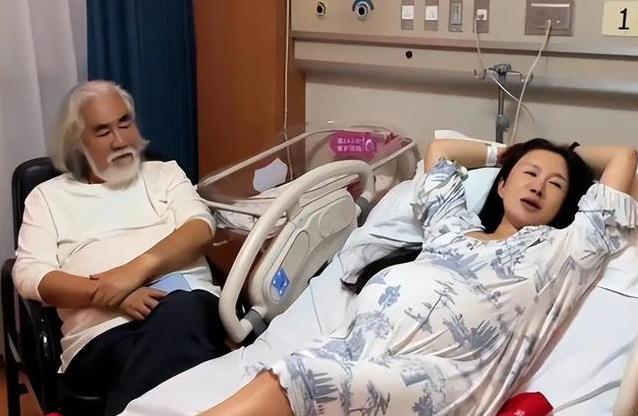 71岁导演娶小31岁娇妻，恩爱8年甜如蜜，现实却让滤镜碎