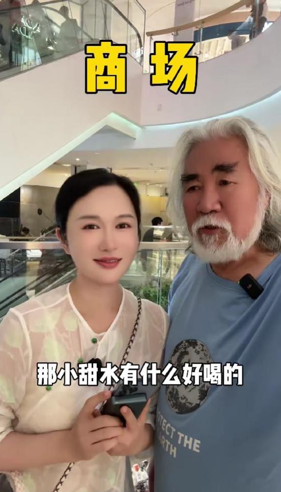 71岁导演娶小31岁娇妻，恩爱8年甜如蜜，现实却让滤镜碎