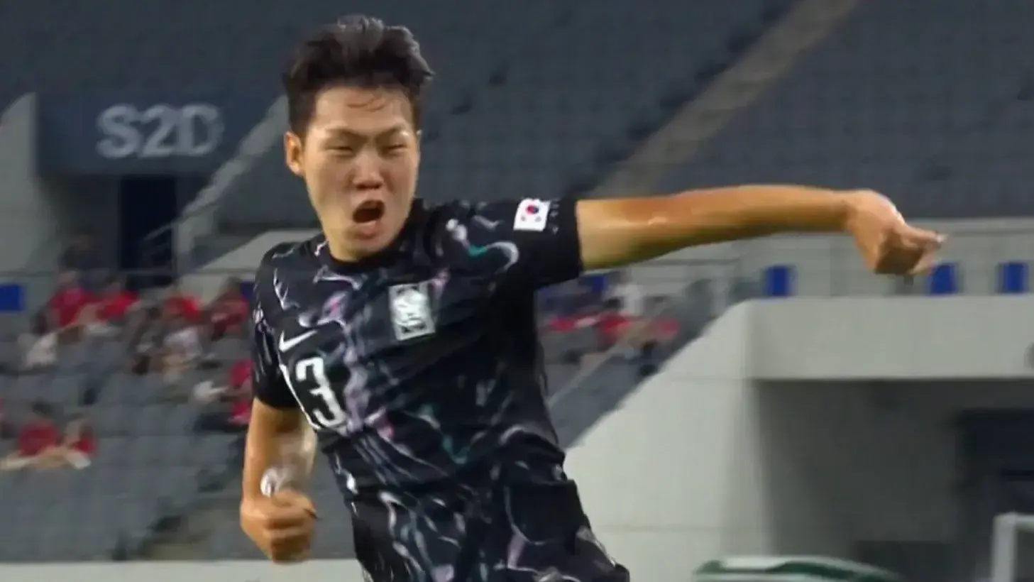0-2！中国香港只输韩国两球，东亚杯两连败，末轮决战国足！
