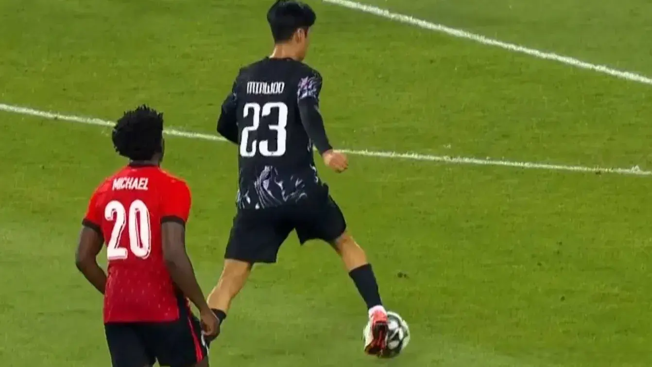 0-2！中国香港只输韩国两球，东亚杯两连败，末轮决战国足！