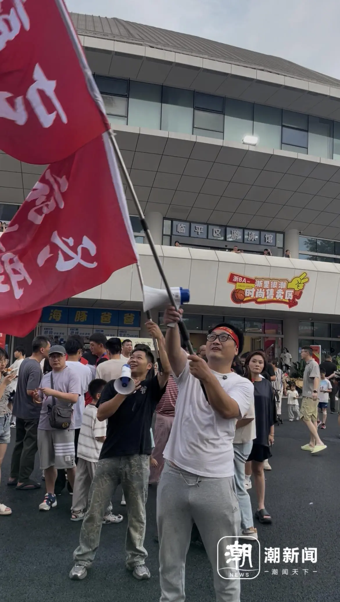 场内看孙杨投篮，场外吃乔司西瓜，浙BA杭州赛区热闹揭幕