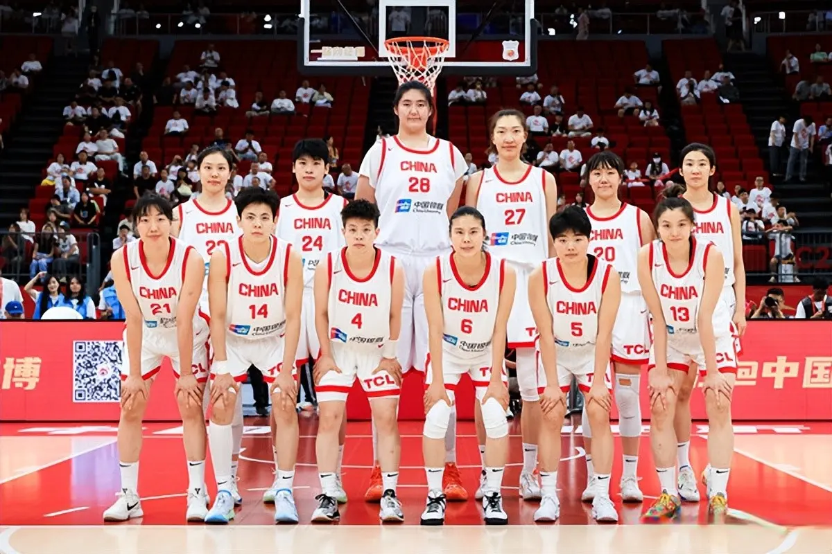 曝女篮12人名单出炉，宫鲁鸣最后时刻弃2新人，内线仅韩旭+张子宇
