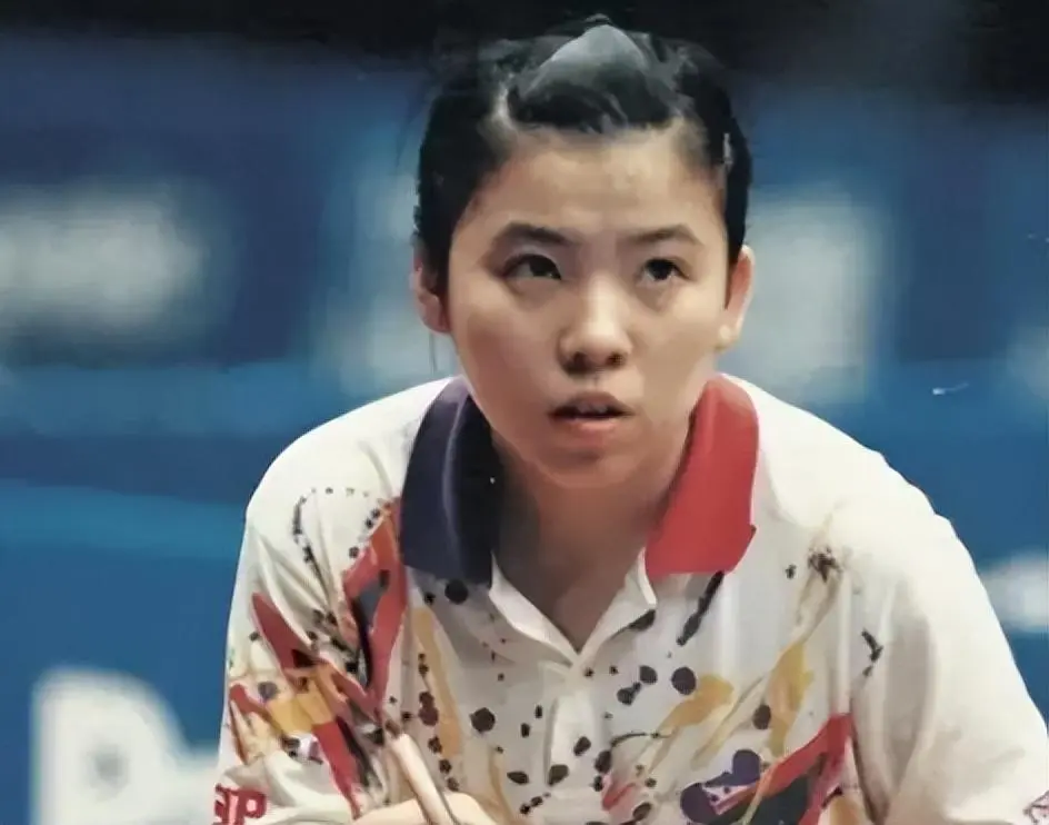 向洋人下跪、败光20亿、国籍问题，邓亚萍身上的标签到底是真是假