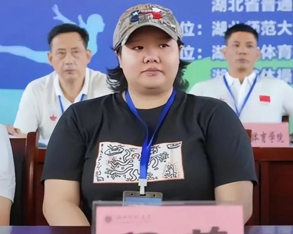 “体操女皇”程菲：25岁退役，如今身材走样，父亲只求嫁个好人家