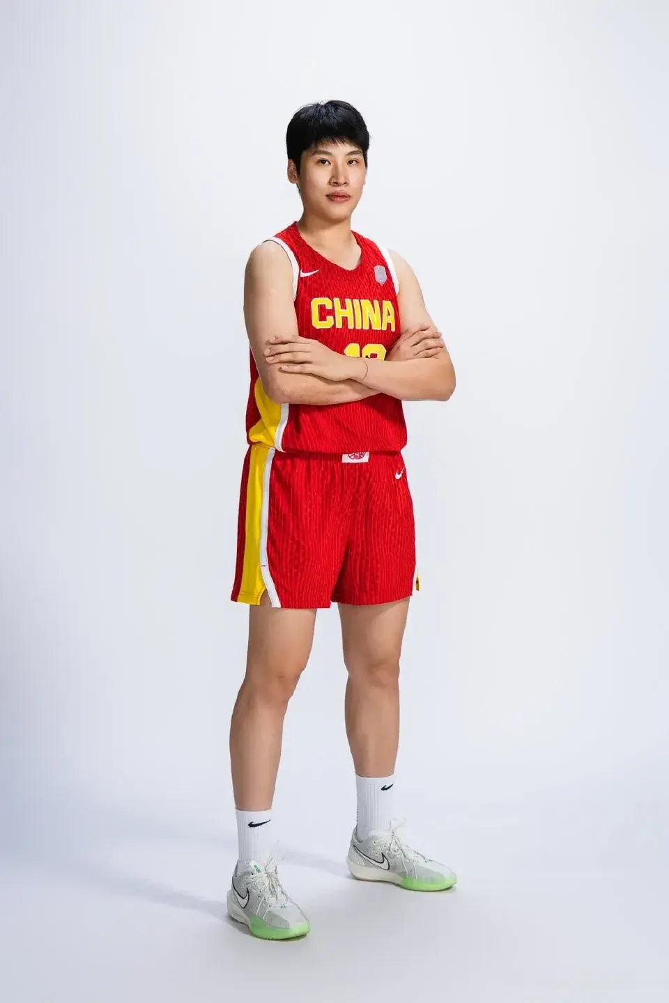 中国女篮12人大名单公布，4名主力球员落选，内线吃紧