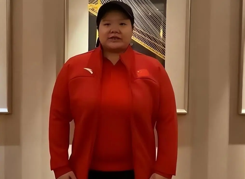 “体操女皇”程菲：25岁退役，如今身材走样，父亲只求嫁个好人家