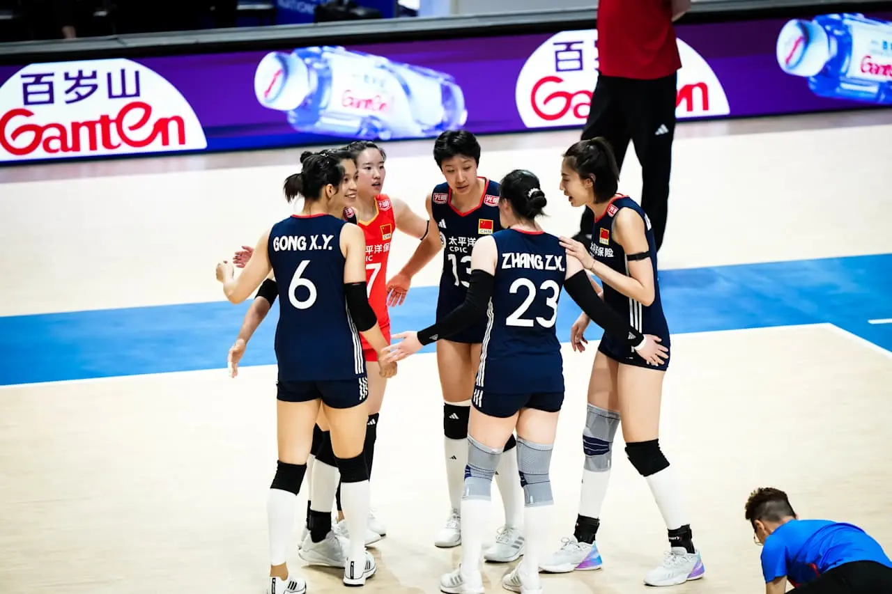 世联赛战报：25-22，中国女排抢占先机，调动迅速，稳定有待提升