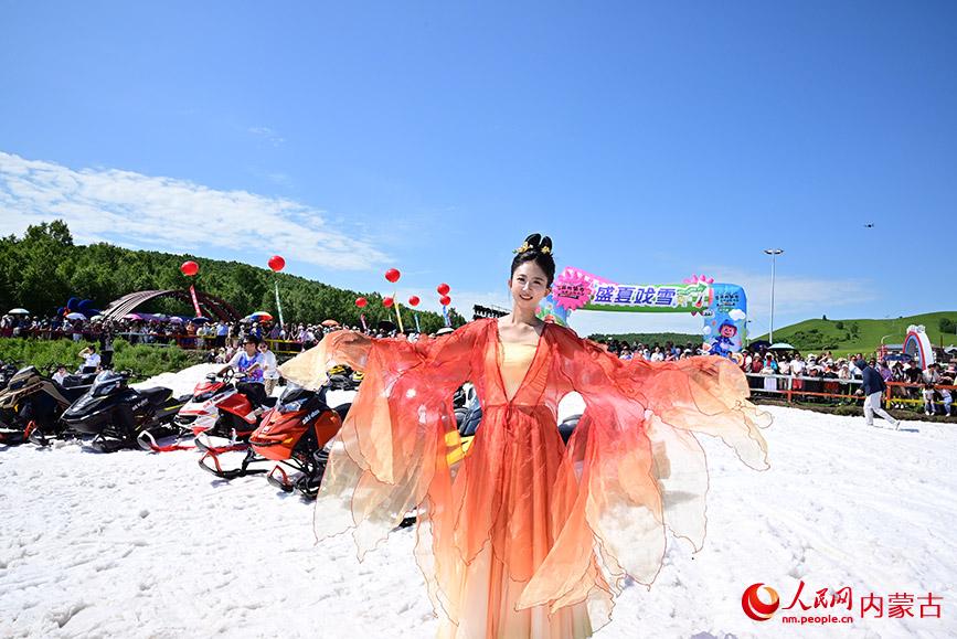 来呼伦贝尔，盛夏也能玩转冰雪
