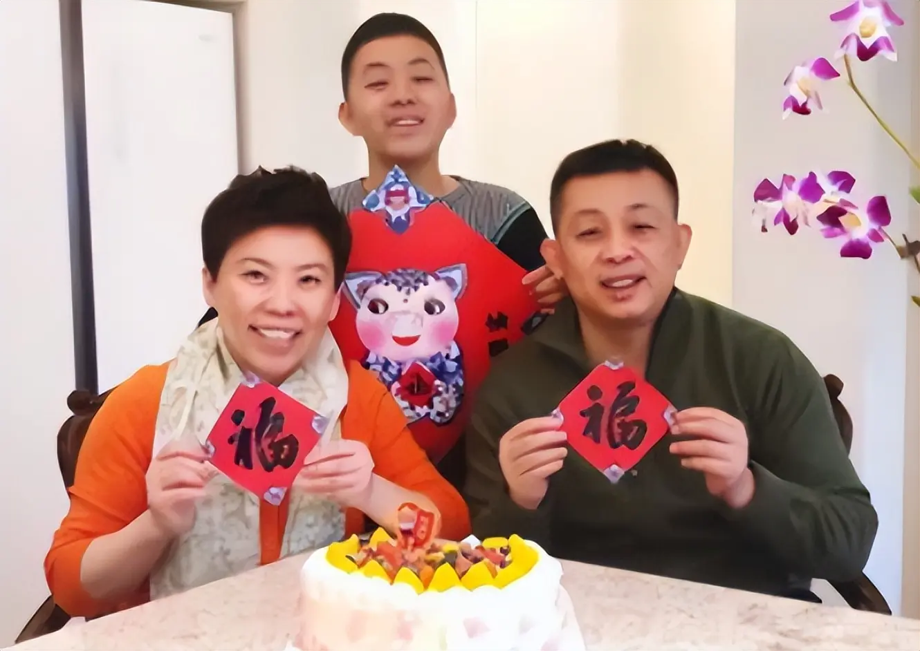 向洋人下跪、败光20亿、国籍问题，邓亚萍身上的标签到底是真是假