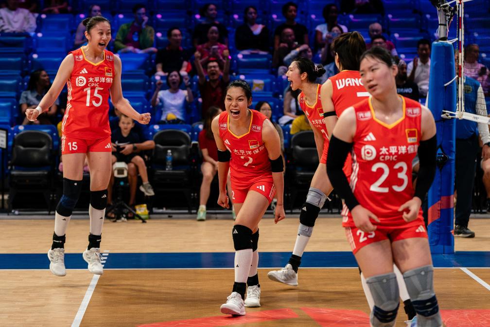 世界女排联赛阿灵顿站｜中国女排首战险胜多米尼加