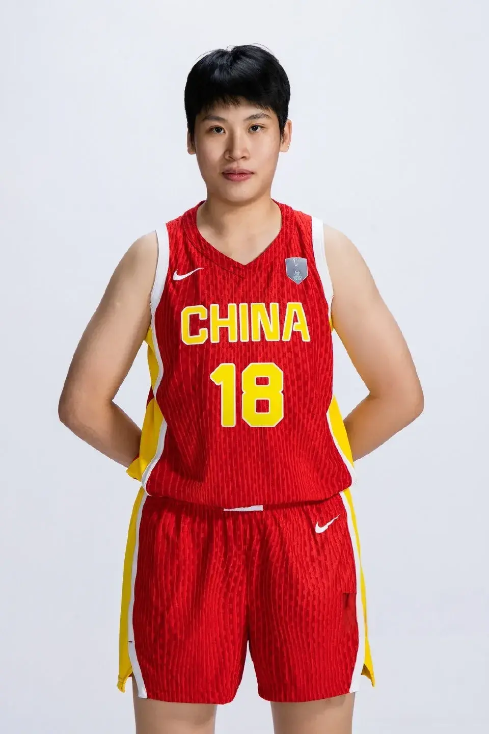 中国女篮12人大名单公布，4名主力球员落选，内线吃紧