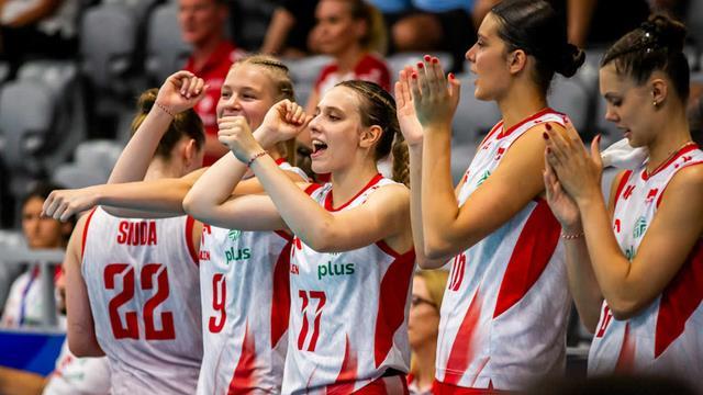 她们也输了！中国女排1-3后，日本女排0-3完败，亚洲双雄无缘4强