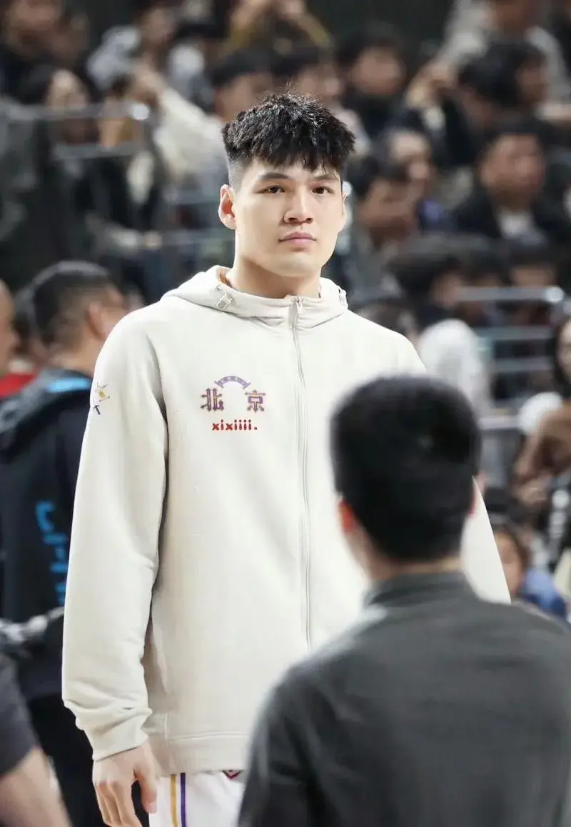 北控男篮给陈国豪提供续约合同，按照新规则广州男篮或参与竞争