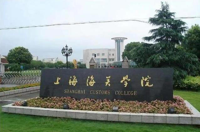 哈工大热度碾压名校,志愿扎堆分数暴涨,宝藏大学凭啥逆袭?
