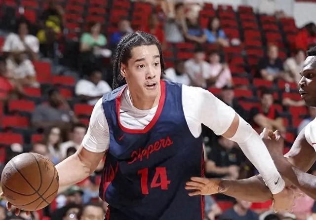 又一个NBA防守中锋诞生：快船30号新秀尼德豪泽首秀10板+2断+4帽