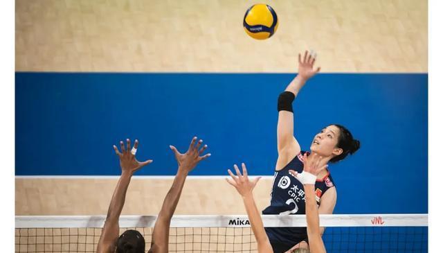 中国女排晋级八强！赵勇布局成功 庄宇珊 吴梦洁 龚翔宇合砍53分