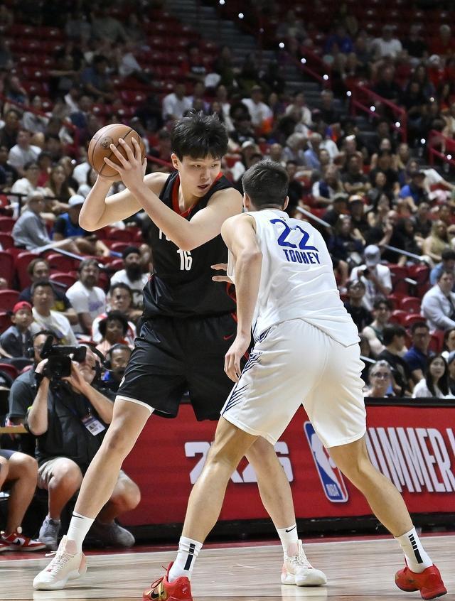 为什么他值16顺位！杨瀚森首秀填满数据栏，美专家夸其传球太丝滑