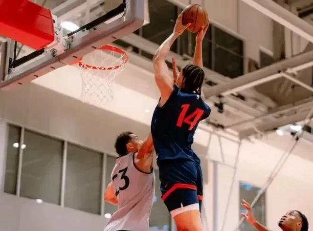 又一个NBA防守中锋诞生：快船30号新秀尼德豪泽首秀10板+2断+4帽