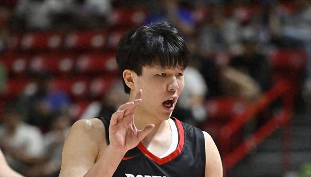 杨瀚森首秀10分5助4板! 赛后采访回答冷静，开拓者106-73勇士！